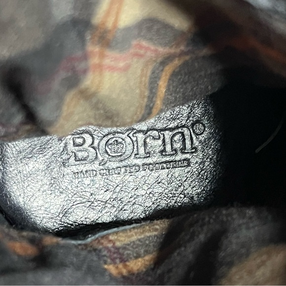 BORN women’s tan flat ankle booties. - Picture 12 of 15